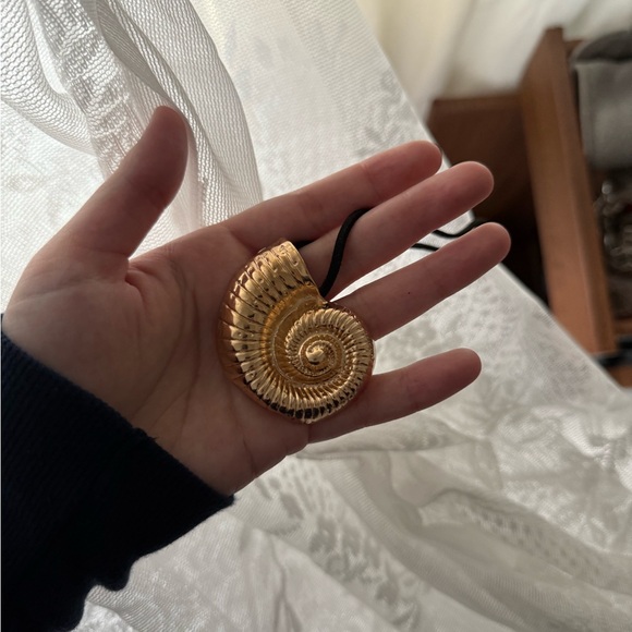 Vanessa Shell necklace - Picture 3 of 5